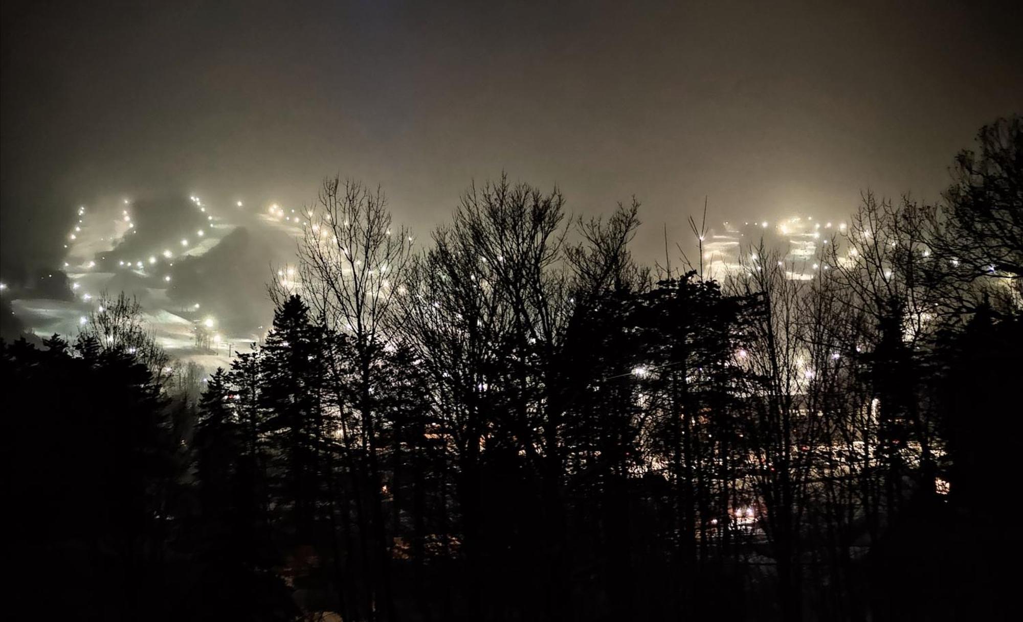 סטונהם Condo Sur 2 Niveaux Avec Magnifique Vue Sur La Montagne מראה חיצוני תמונה